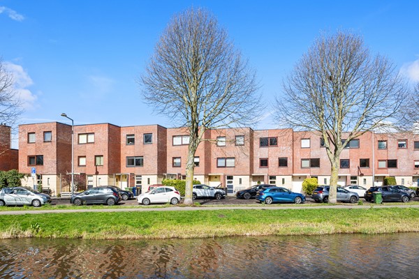 Zeer royale 6-kamer gezinswoning met diepe achtertuin en vrij uitzicht